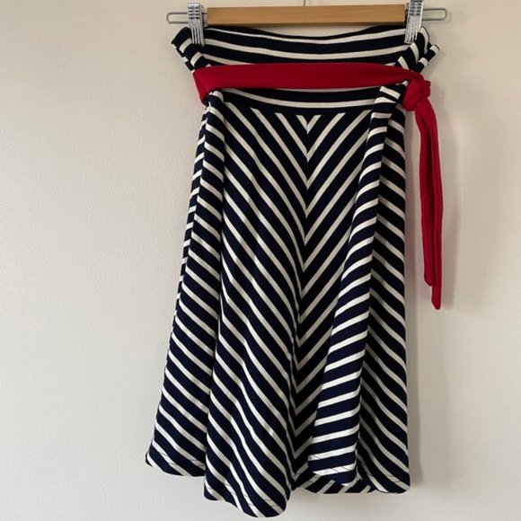 Pin-up Style Skirt by Damzels in the Dress - Picture 2 of 4